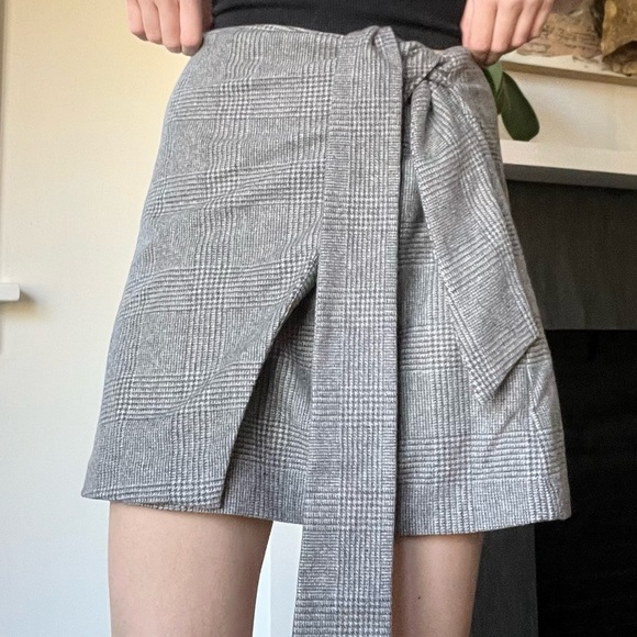 NWT ARITZIA BEAUTIFUL GRAY WOOL TIE SKIRT SIZE 4 - Picture 2 of 7